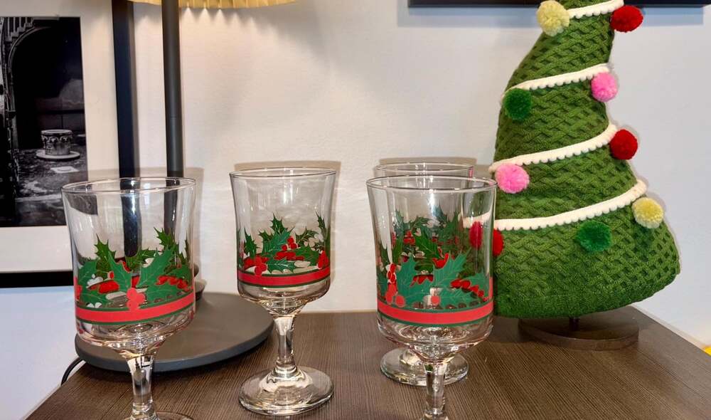 Vintage Libbey “Holly Ribbon & Bow” Water Goblets – Set of 4 – 1987 Holiday Chee